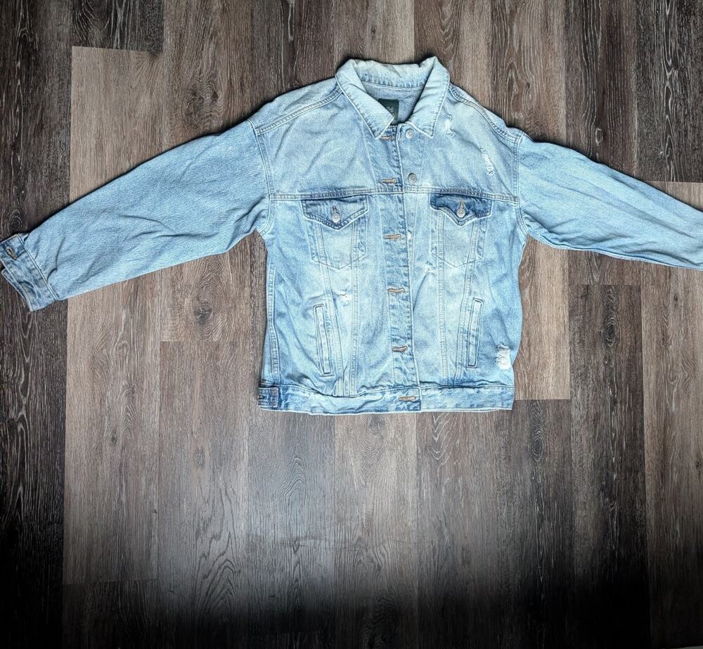 Wild Fable Distressed Denim Jacket Womens Small S Oversized Light Wash Blue Jean